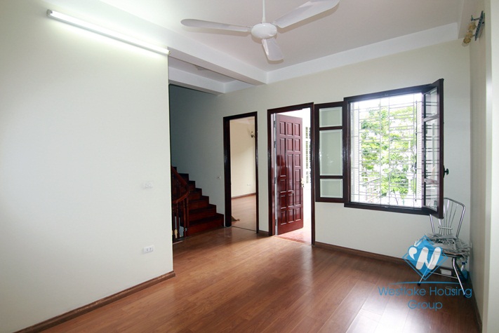 Lake view house with 4 bedrooms for rent in Tay Ho district